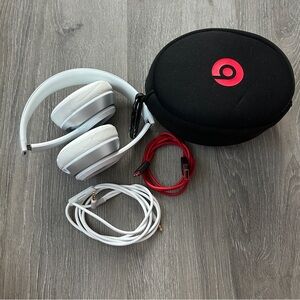Beats Solo 2 B0534 Wireless On Ear Headphones